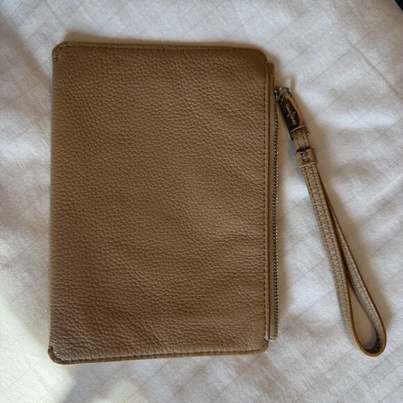 GUC Cole Haan Nude Pebbled Leather Envelope Wristlet with Gold Detail - Picture 3 of 6